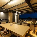 Villa Crowonder Nika - With Heated Swimming Pool, Jacuzzi And Sauna Zára