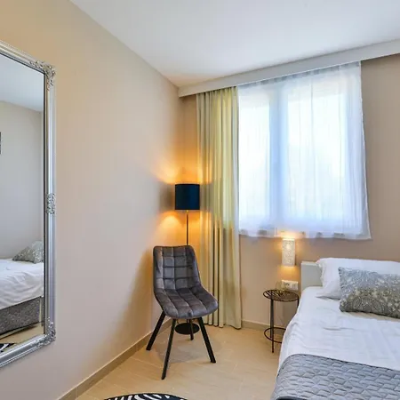 Crowonder Nika - With Heated Swimming Pool, Jacuzzi And Sauna Zara