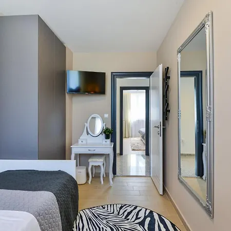 Crowonder Nika - With Heated Swimming Pool, Jacuzzi And Sauna * Zara