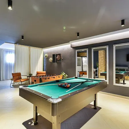 Crowonder Nika - With Heated Swimming Pool, Jacuzzi And Sauna * Zara