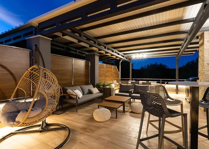 Villa Crowonder Nika - With Heated Swimming Pool, Jacuzzi And Sauna