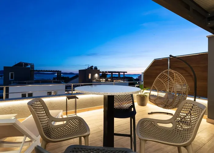 Crowonder Nika - With Heated Swimming Pool, Jacuzzi And Sauna *