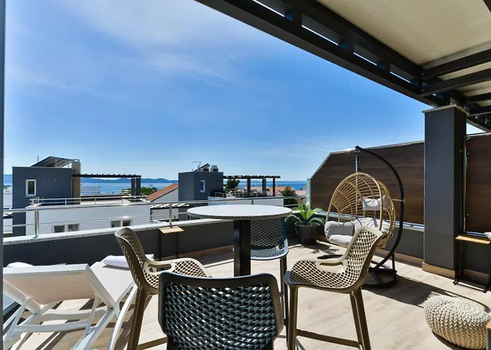 Crowonder Nika - With Heated Swimming Pool, Jacuzzi And Sauna Villa