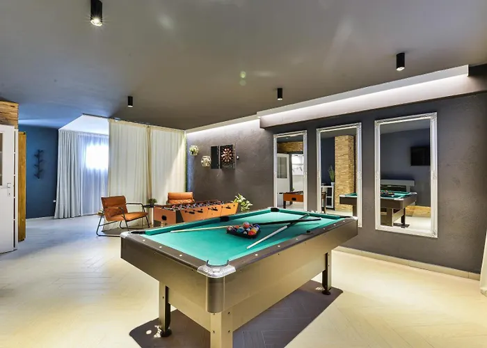 Crowonder Nika - With Heated Swimming Pool, Jacuzzi And Sauna * Zadar