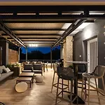 Crowonder Nika - With Heated Swimming Pool, Jacuzzi And Sauna Βίλα Ζαντάρ