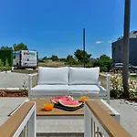 Crowonder Nika - With Heated Swimming Pool, Jacuzzi And Sauna Βίλα *