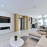 Crowonder Nika - With Heated Swimming Pool, Jacuzzi And Sauna Ζαντάρ