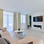Crowonder Nika - With Heated Swimming Pool, Jacuzzi And Sauna Βίλα Ζαντάρ