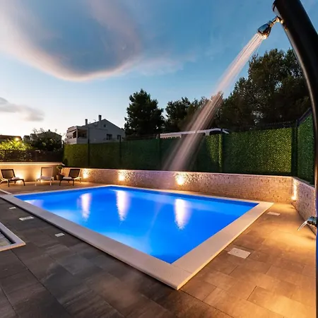 Willa Crowonder Nika - With Heated Swimming Pool, Jacuzzi And Sauna Zadar