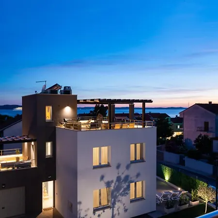 Vila Crowonder Nika - With Heated Swimming Pool, Jacuzzi And Sauna