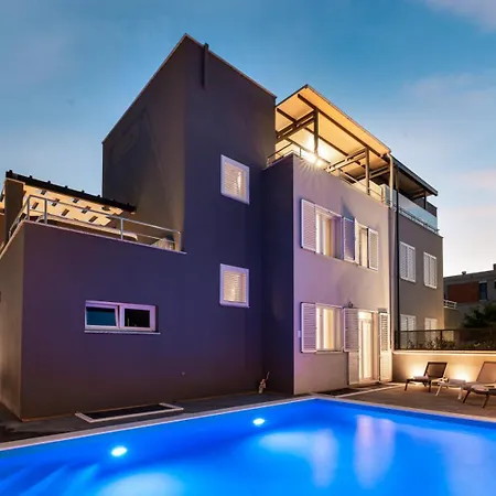 Crowonder Nika - With Heated Swimming Pool, Jacuzzi And Sauna Willa *