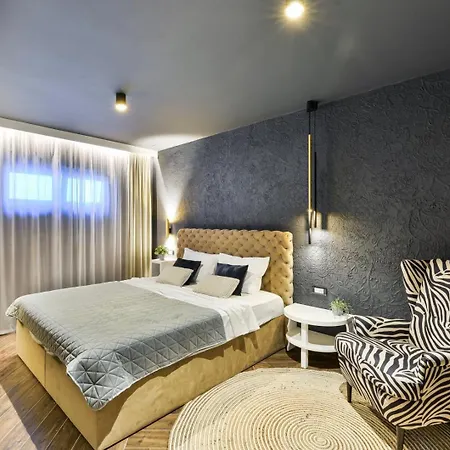 Crowonder Nika - With Heated Swimming Pool, Jacuzzi And Sauna Willa