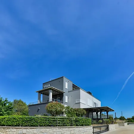 Vila Crowonder Nika - With Heated Swimming Pool, Jacuzzi And Sauna *