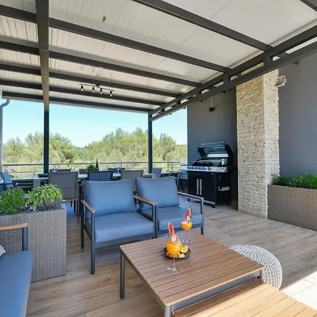 Crowonder Nika - With Heated Swimming Pool, Jacuzzi And Sauna Willa