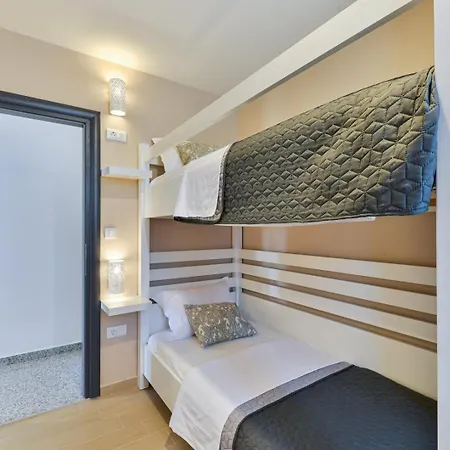 Crowonder Nika - With Heated Swimming Pool, Jacuzzi And Sauna Vila *