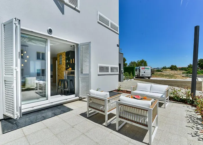 Crowonder Nika - With Heated Swimming Pool, Jacuzzi And Sauna Zadar