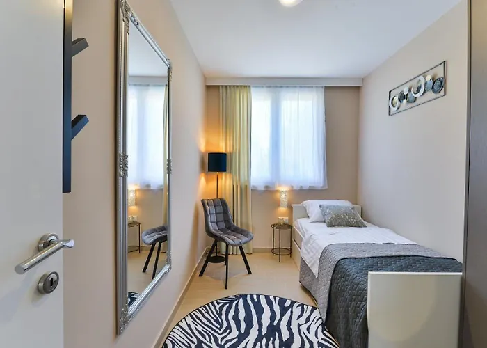 Villa Crowonder Nika - With Heated Swimming Pool, Jacuzzi And Sauna